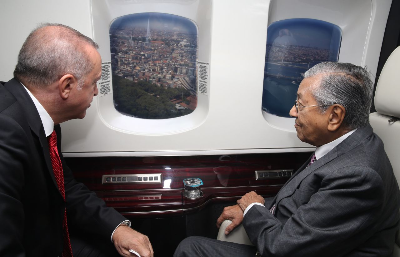 Cumhurbaşkanı Erdoğan, Malezya Başbakanı Muhammed'e İstanbul'u gezdirdi