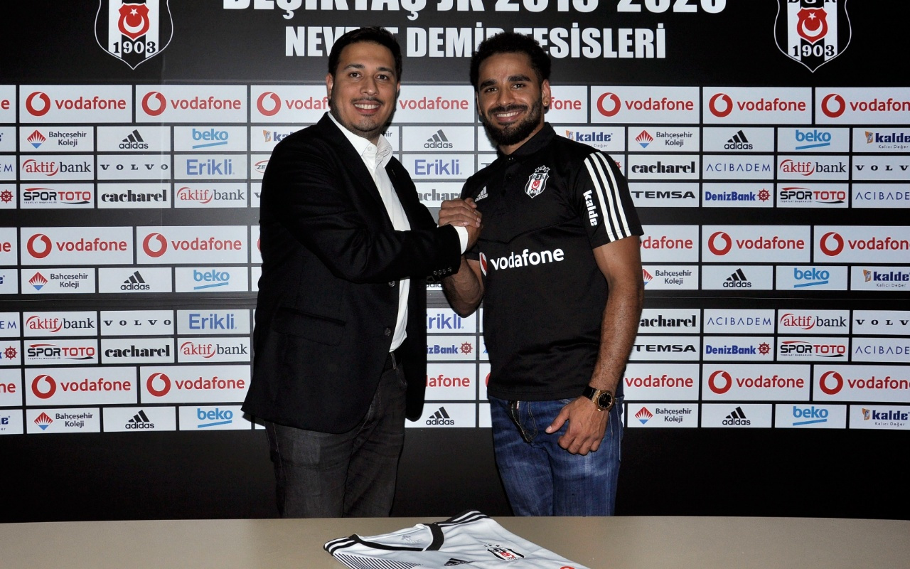 Beşiktaş, Douglas ile 3 yıllık sözleşme imzaladı
