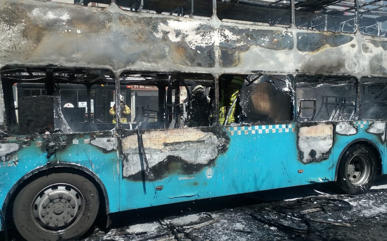 Esenyurt'ta çift katlı özel halk otobüsü yandı