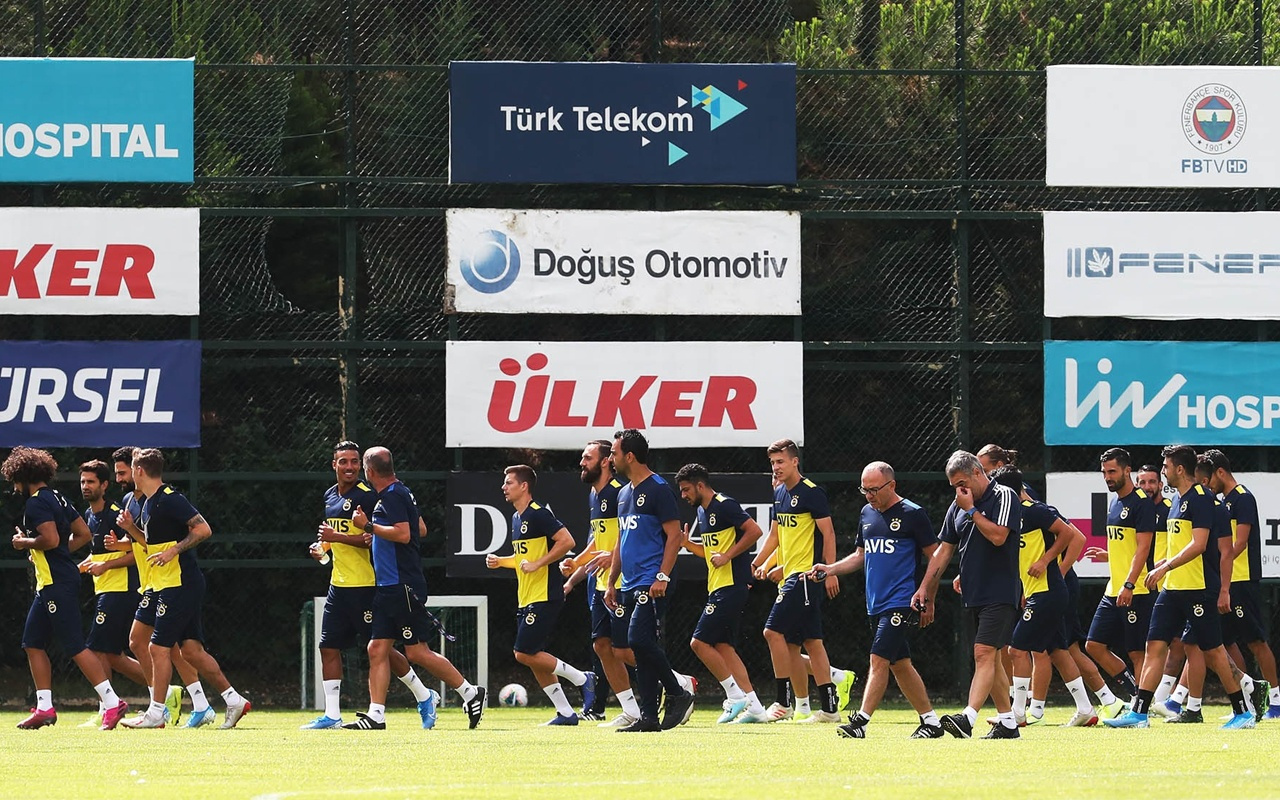 Fenerbahçe günün ilk idmanını tamamladı