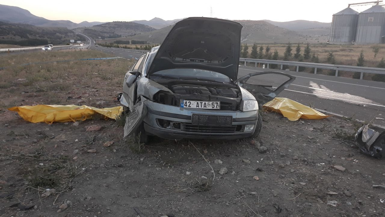 Konya'da iki otomobil çarpıştı 2 ölü 3 yaralı