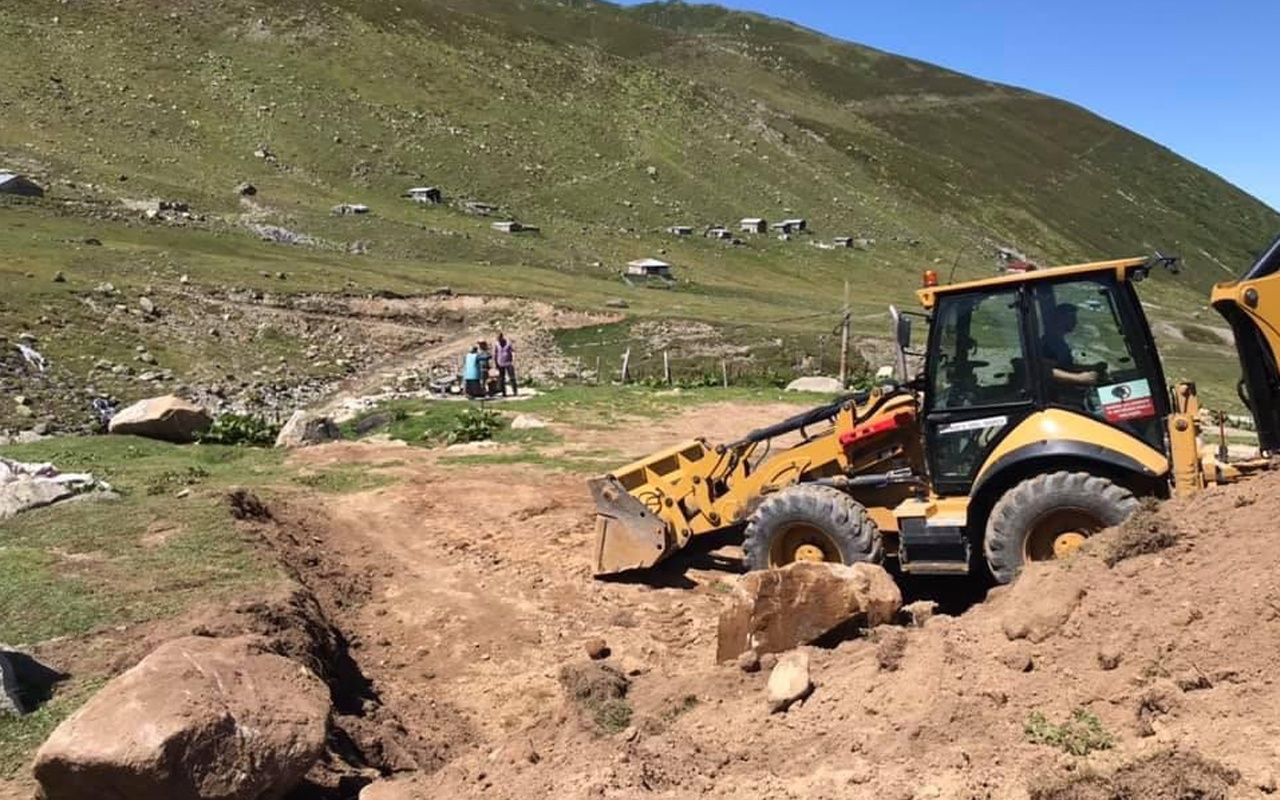 Kaçak yapılara savaş açtı! Yayla yolunu taşlarla kapattı