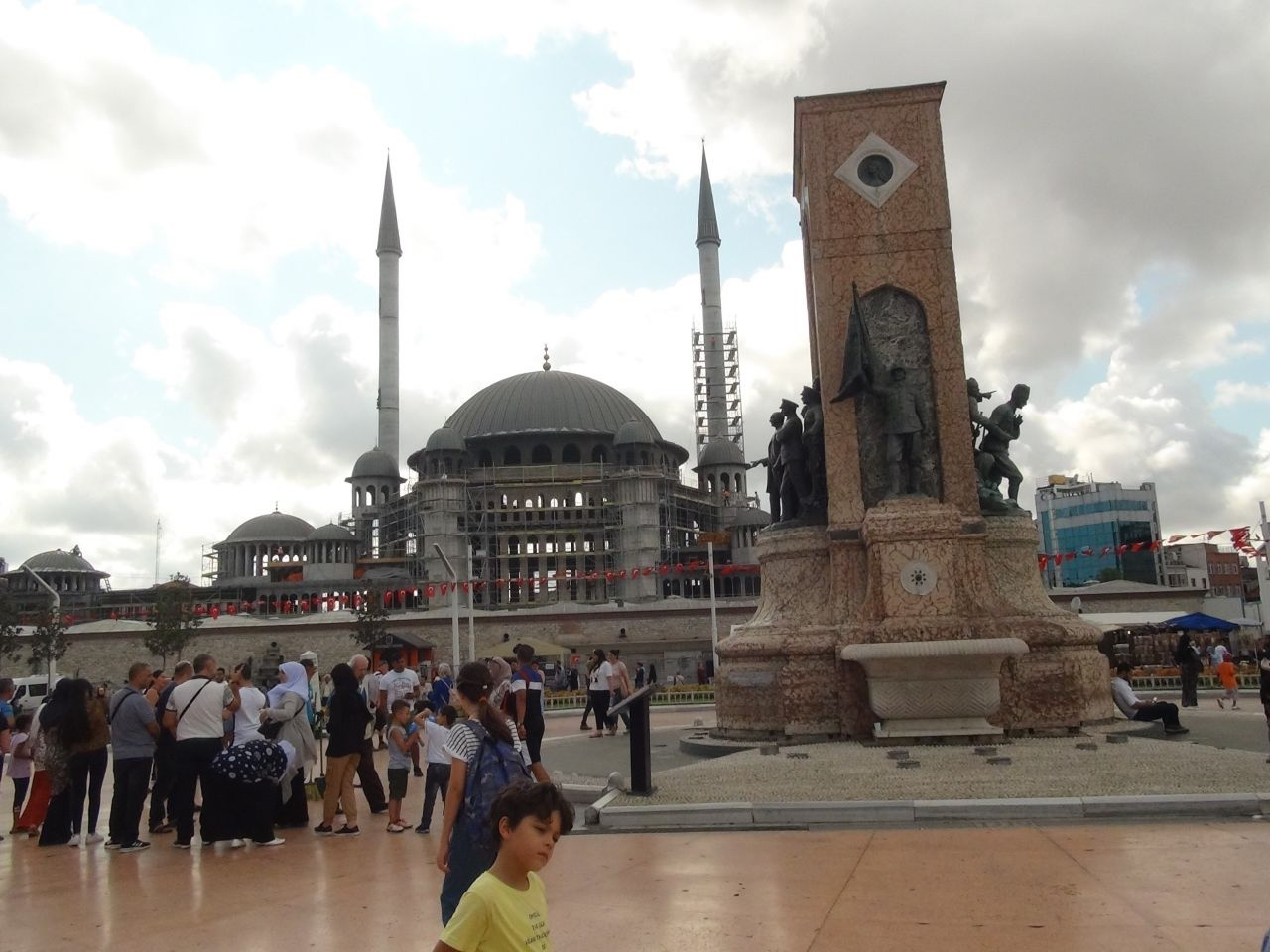 Taksim Camii’nde son durum havadan görüntülendi! İşte hizmete gireceği tarih