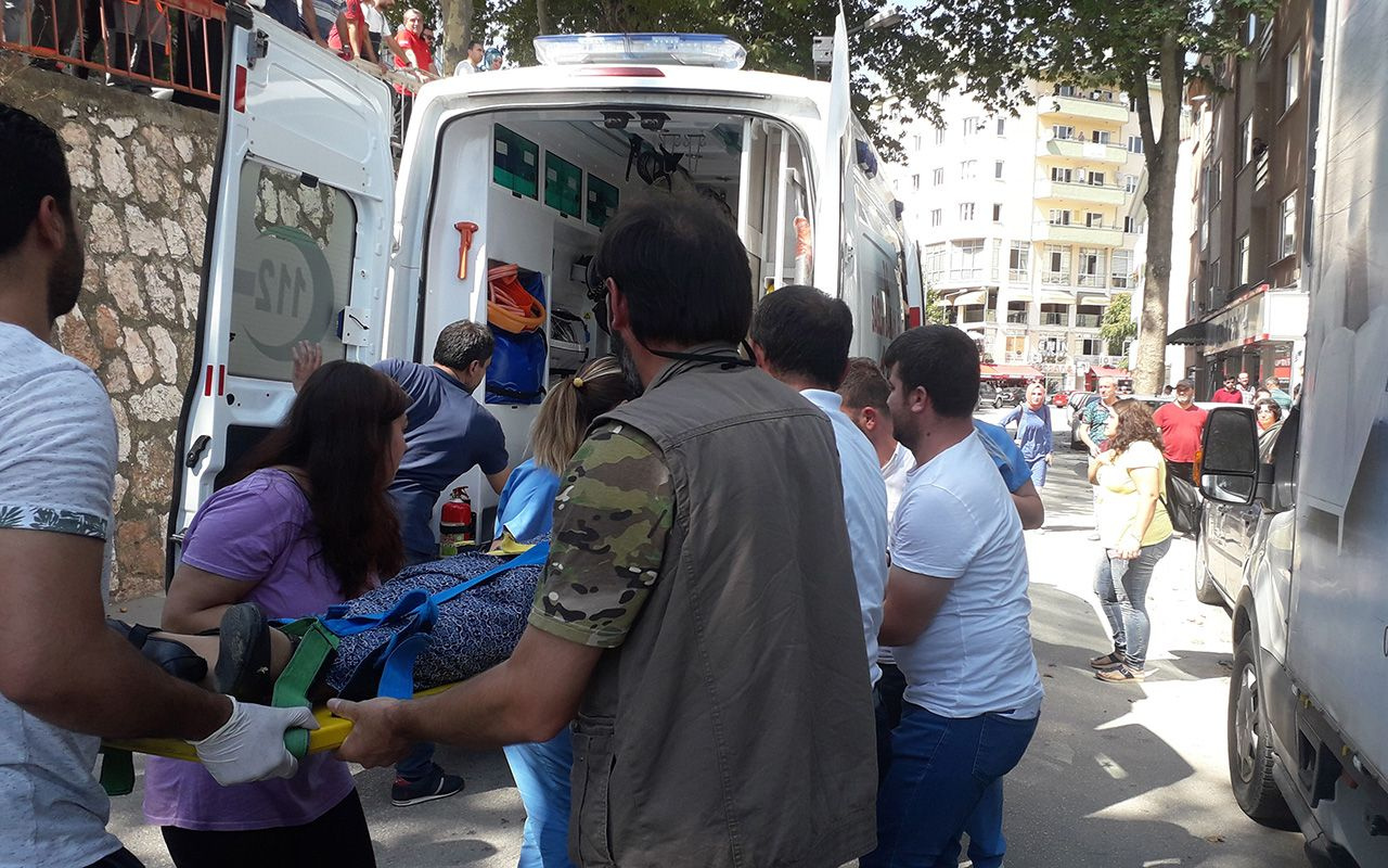 Bilecik'te üzerine cam kaplama parçası düşen kadın yaralandı