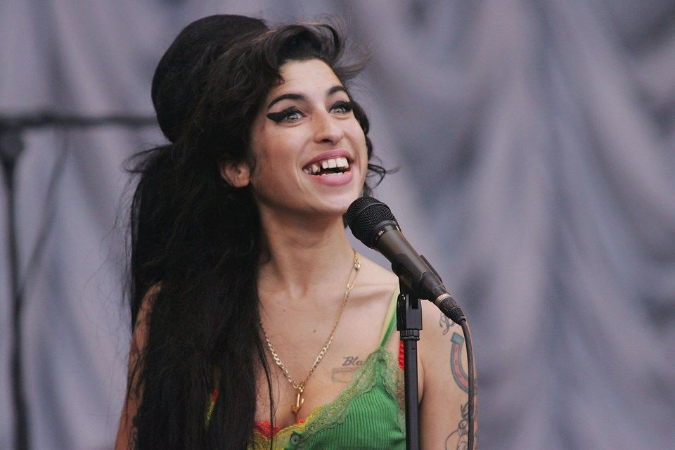 Amy Winehouse'u uyuşturucuya alıştıran eski eşi Fielder Civil şarkıcının ailesinden para istedi!