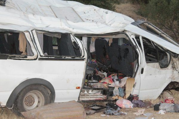 Diyarbakır'da minibüs devrildi! Çok sayıda yaralı var! - Sayfa 4