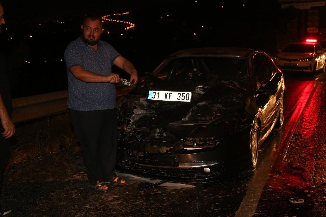 Hatay'da yeni alınan otomobil yandı