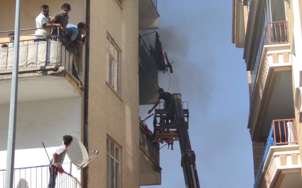 Ankara'da iş makinesiyle 60 kişi kurtarıldı