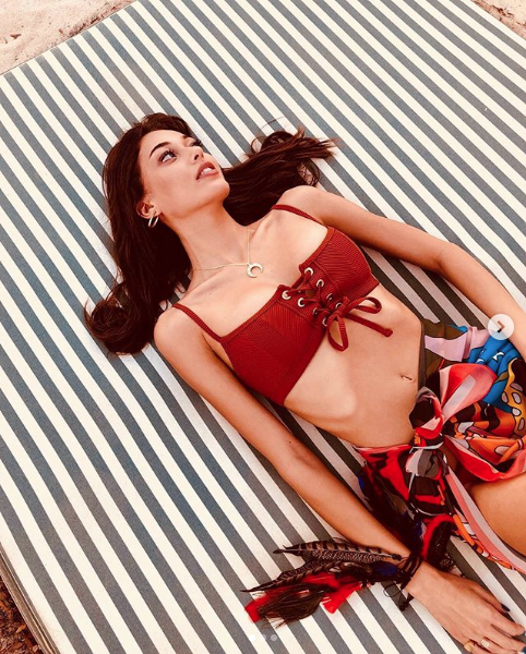 Dilan Çiçek Deniz'in bikinili fotoğrafları sosyal medyayı salladı! Yeni dizi öncesi tatil keyfi