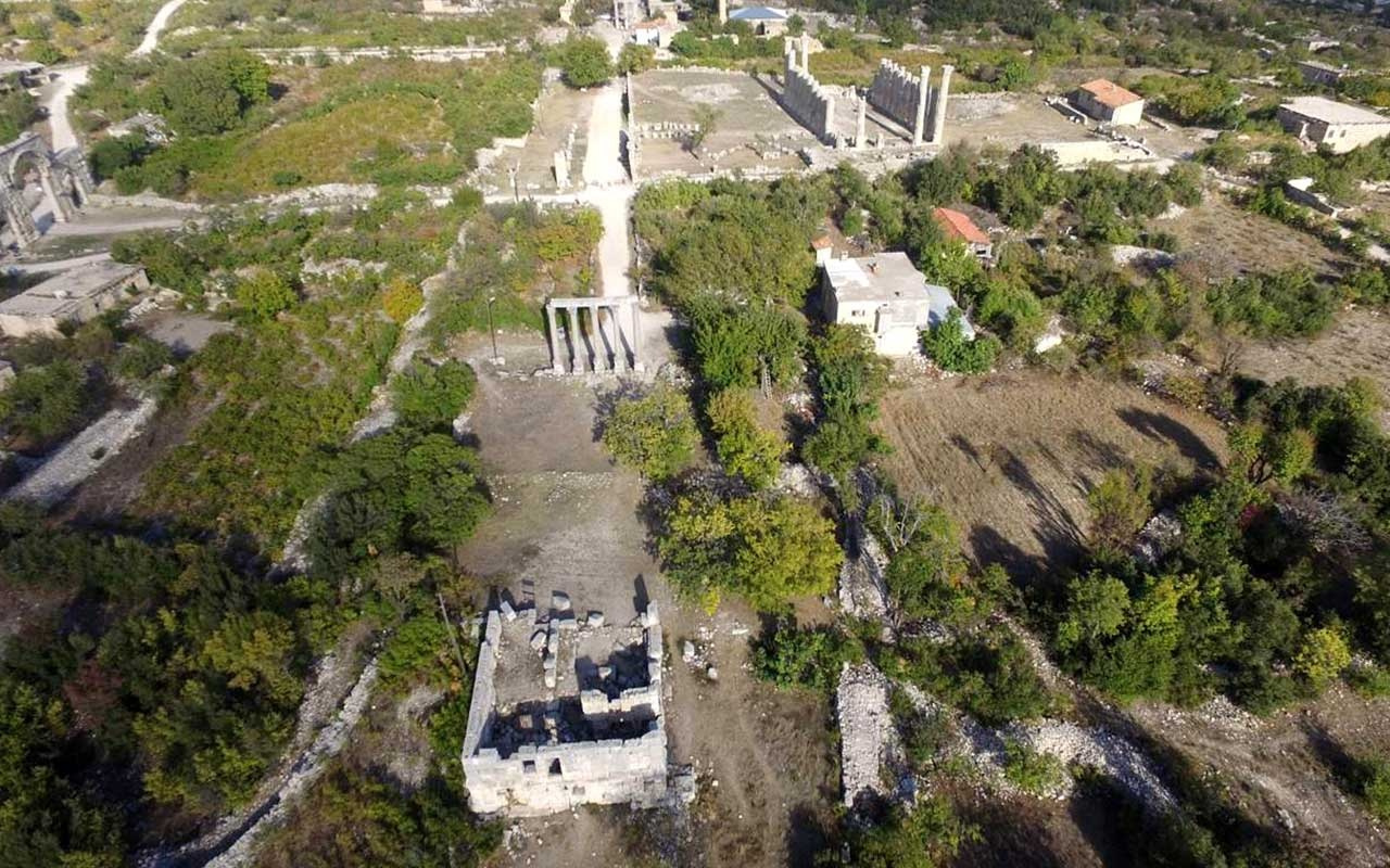 Mersin'de Zeus'a adanan tapınak gün yüzüne çıkarılıyor!