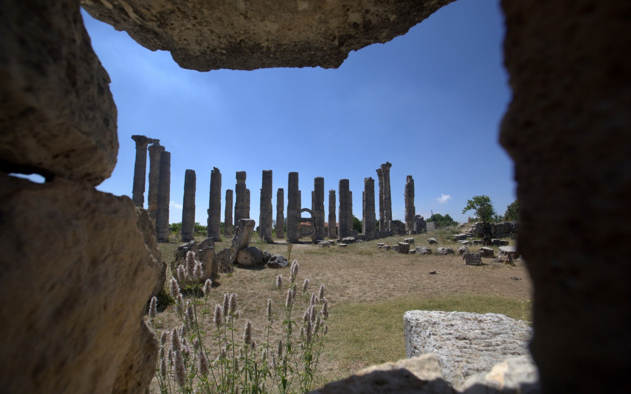 Diocaesarea Antik Kenti'nin dini merkezi Zeus'a adanan tapınak gün yüzüne çıkarılıyor!