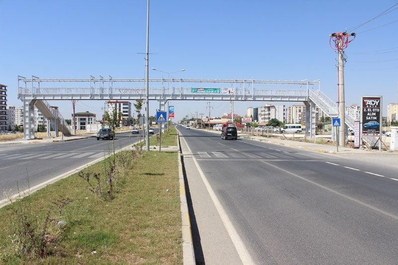 İlginç üst geçit bu kez Karadeniz’de değil Adıyaman’da