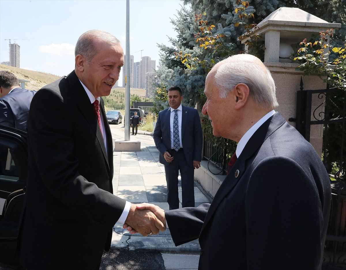 Cumhurbaşkanı Erdoğan Devlet Bahçeli'yi evinde ziyaret etti