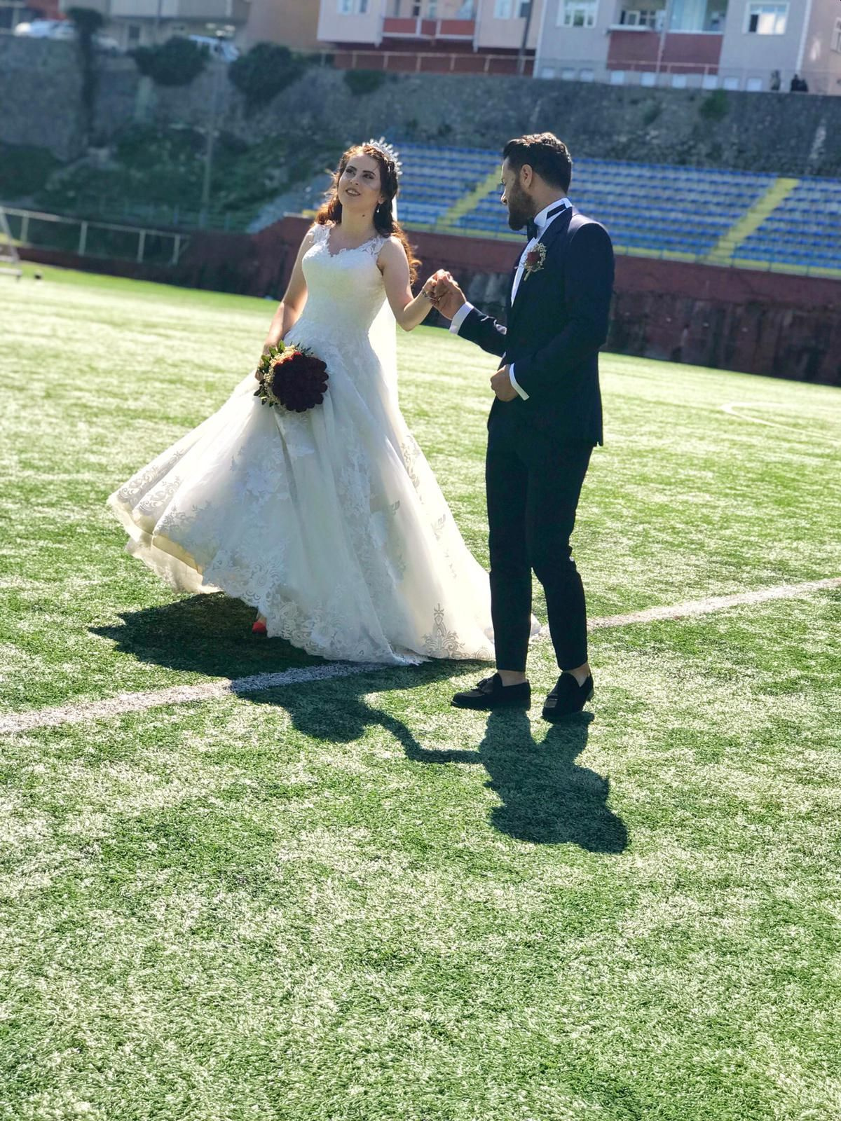 Zonguldaklı çift nikah masasından yeşil sahaya koştu