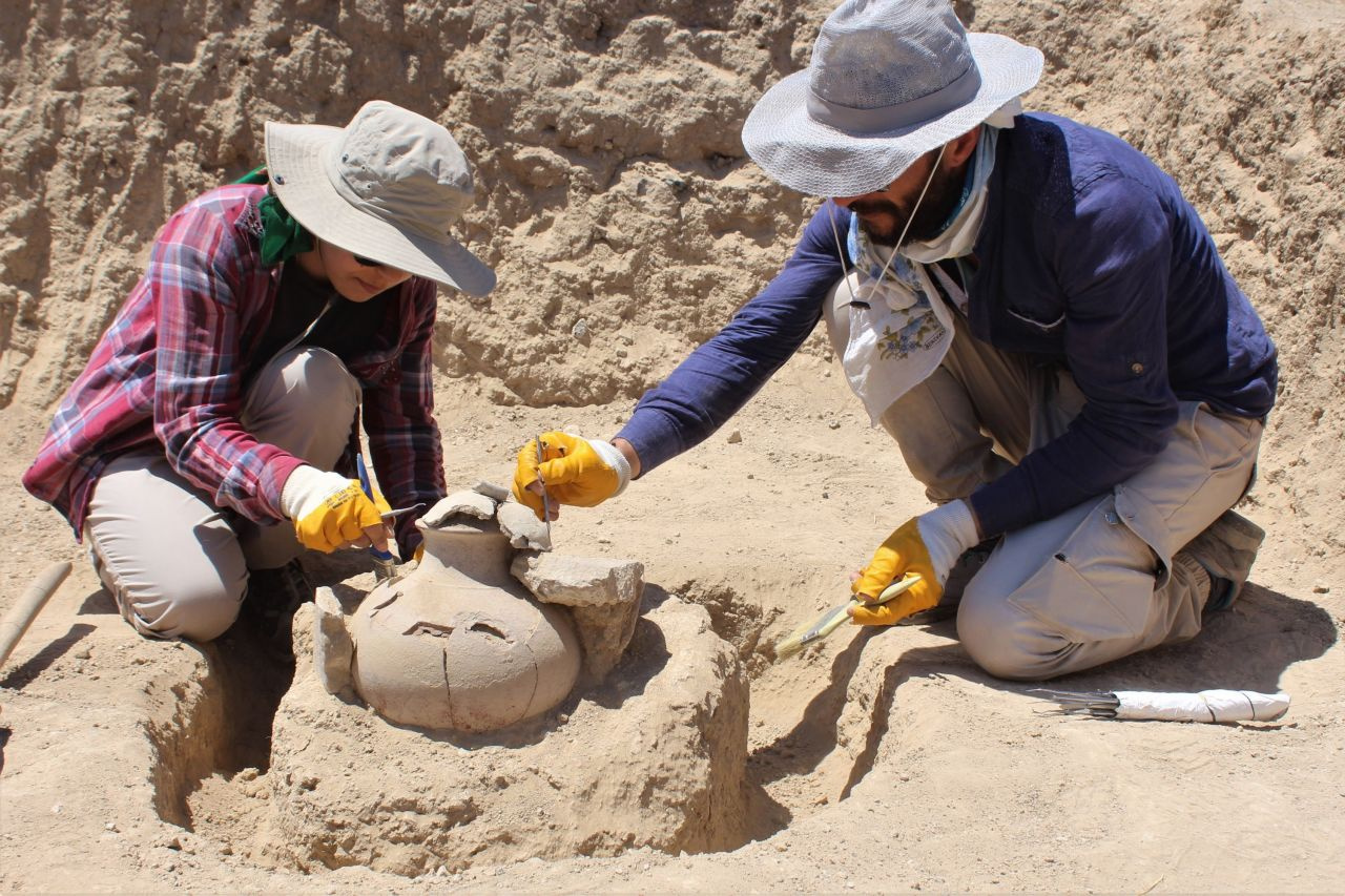 Van'da 2750 yıllık mezarlık keşfedildi! Cesetleri 4 farklı şekilde gömmüşler