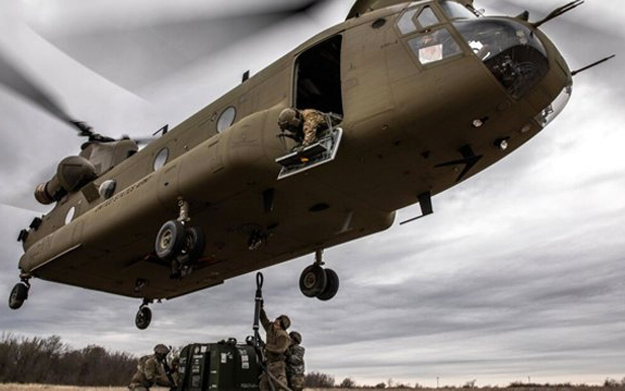ABD Türkiye'ye dört tane Boeing CH-47F Chinook tipi helikopter teslim etti
