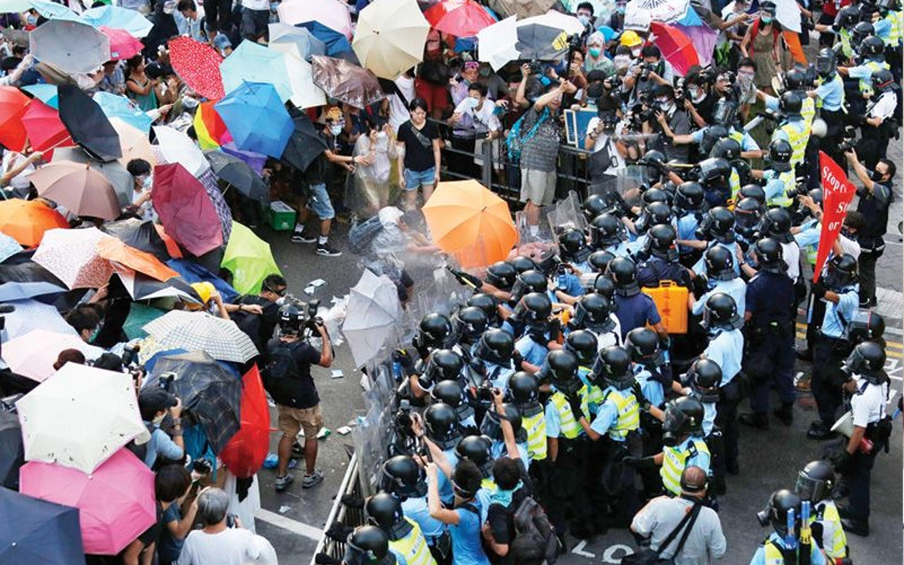 Hong Kong'daki protestolar Şemsiye Devrimi olarak adlandırıldı