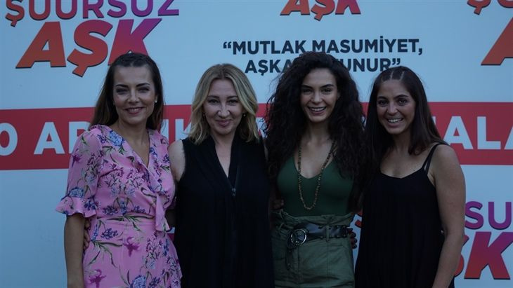 Hercai'nin yıldızı Ebru Şahin'in yeni filminin çekimleri bitti! Şuursuz Aşk'ın final yemeği