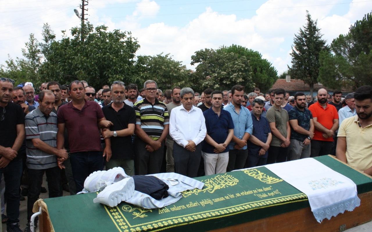 Edirne'de trafik kazasında ölen Eymen, bayramlıklarıyla uğurlandı!
