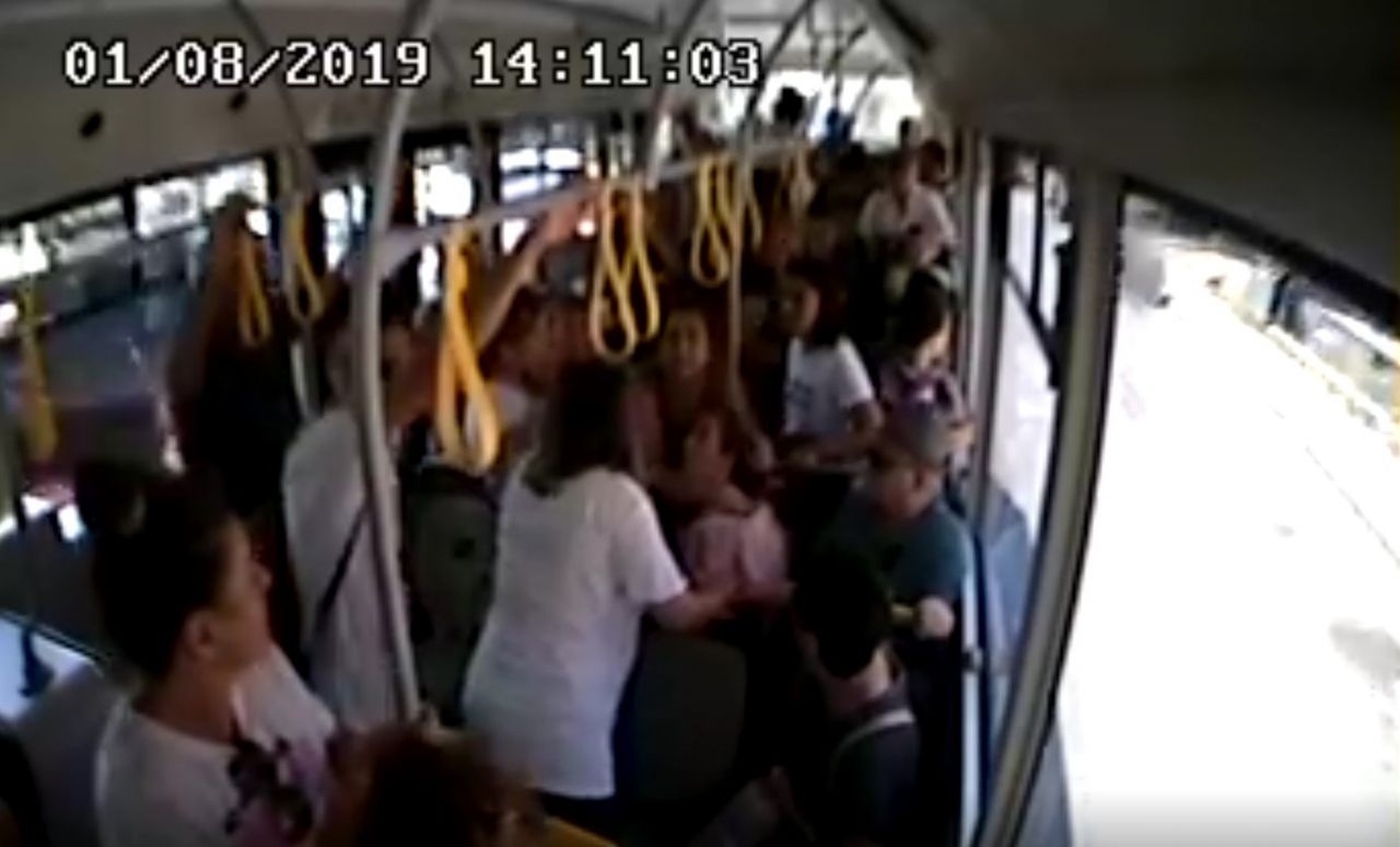 Antalya'da hamile yolcu fenalaştı şoför direksiyonu hastaneye kırdı