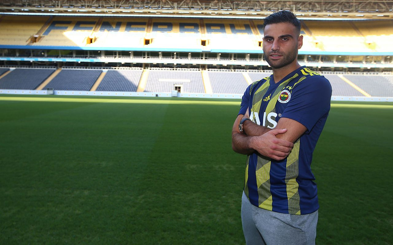 Fenerbahçe'nin yeni transferi Deniz Türüç formayı giydi