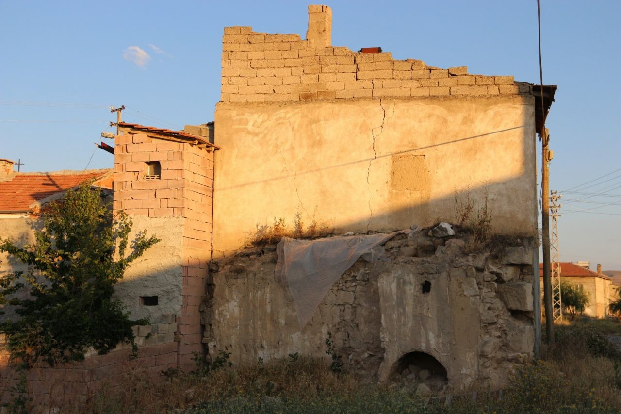 Kapadokya'da bahçe çökünce altından yeraltı şehri çıktı