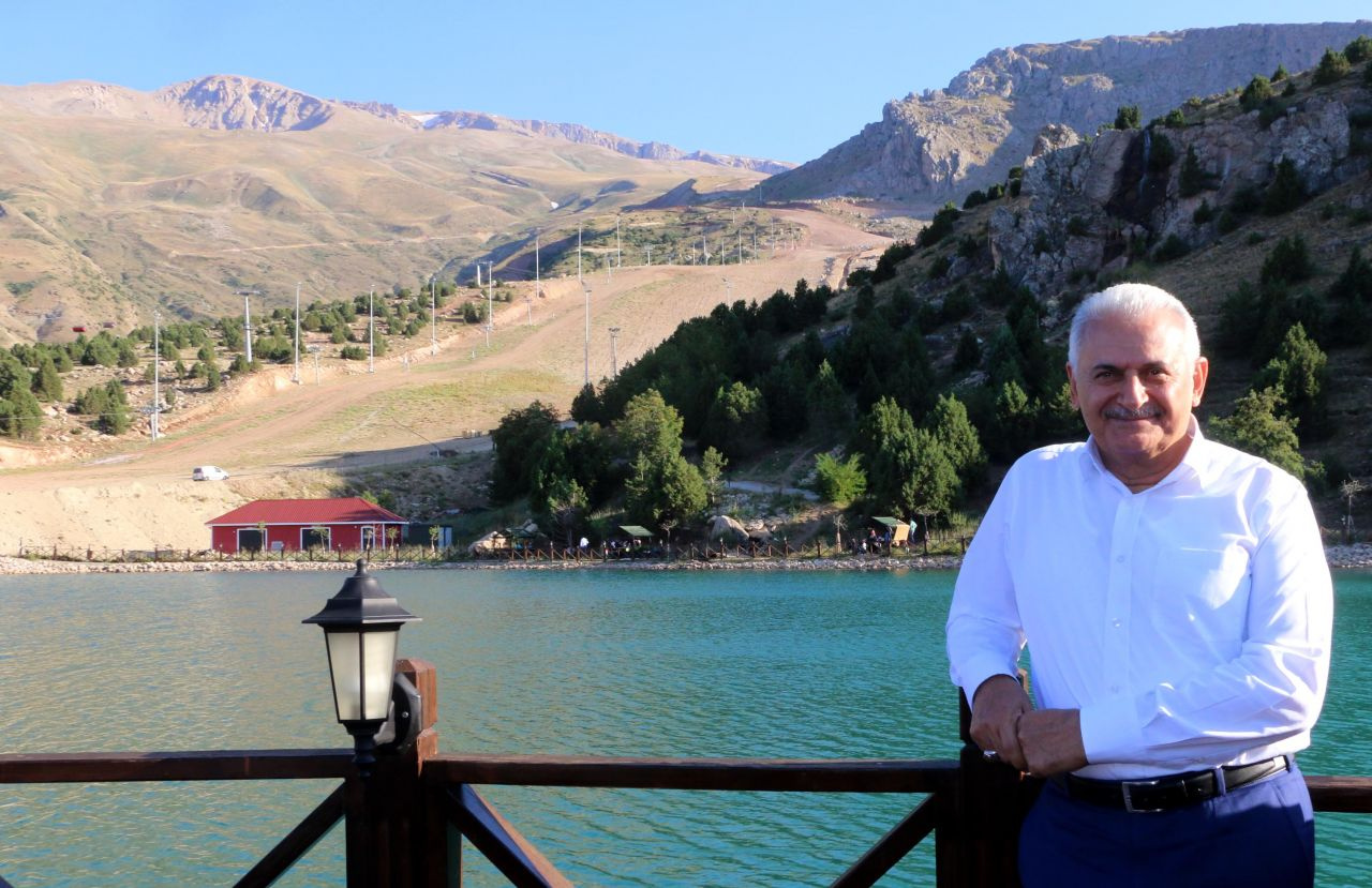 Binali Yıldırım'a memleketi Erzincan'da vatandaştan yoğun ilgi