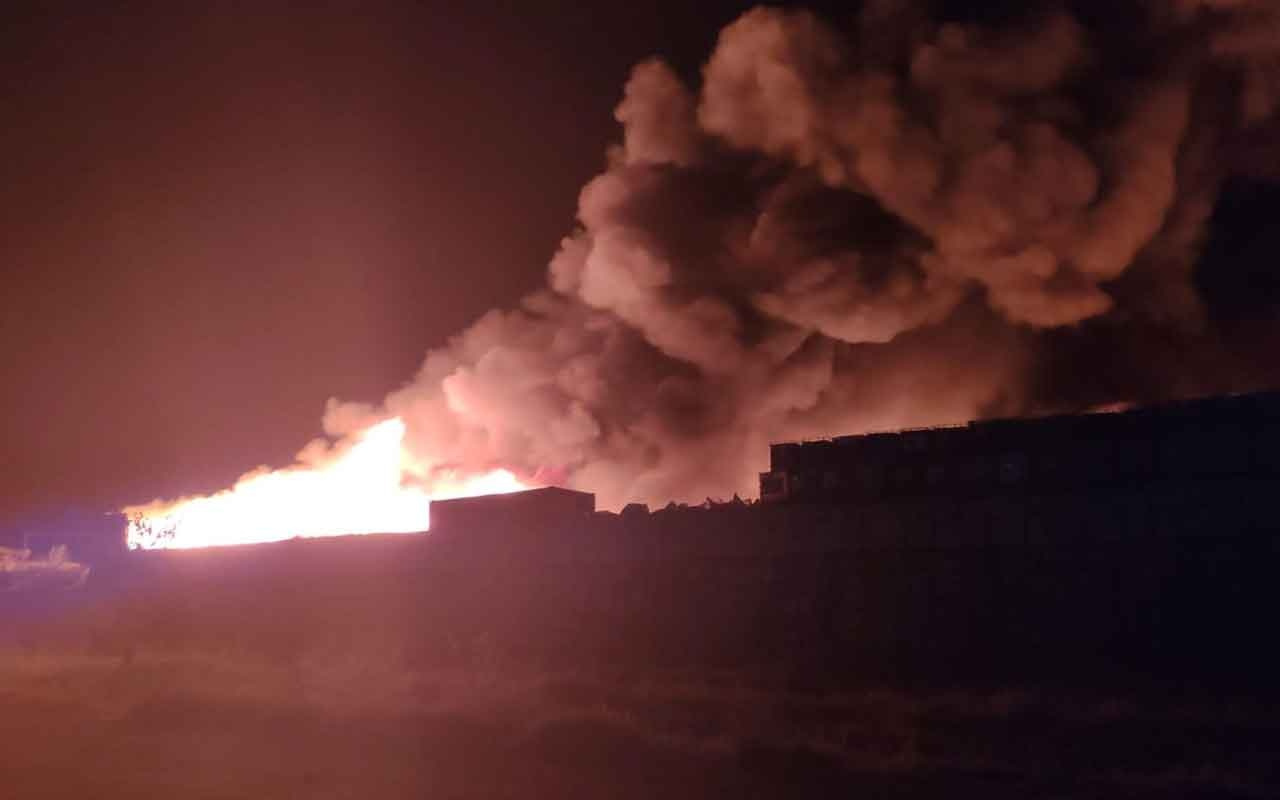 Denizli'de geri dönüşüm fabrikasında yangın