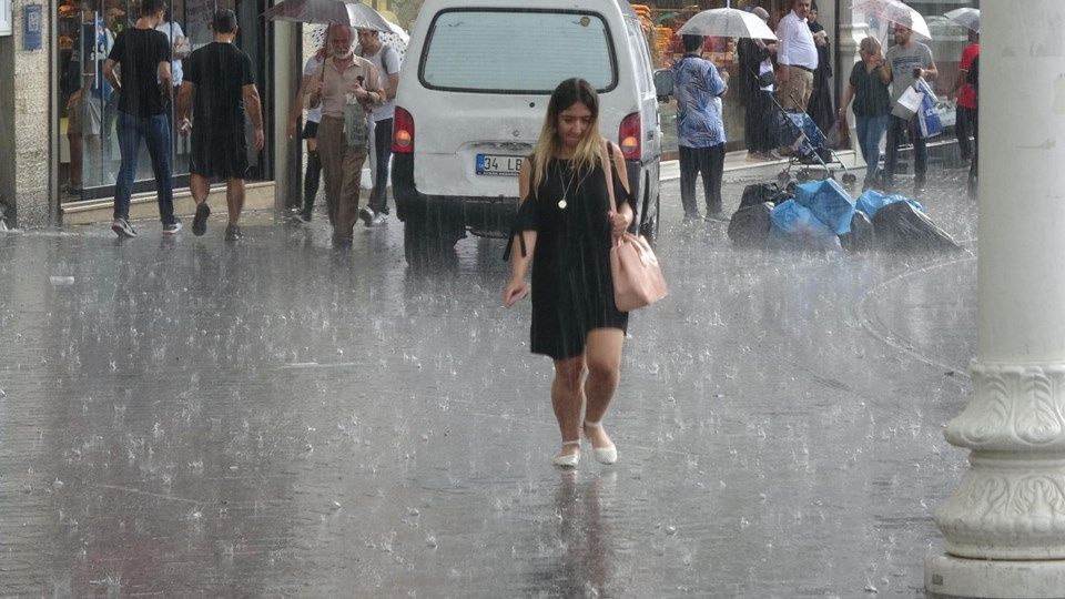 Meteoroloji'den bu illere uyarı üstüne uyarı şiddetli yağmur geliyor