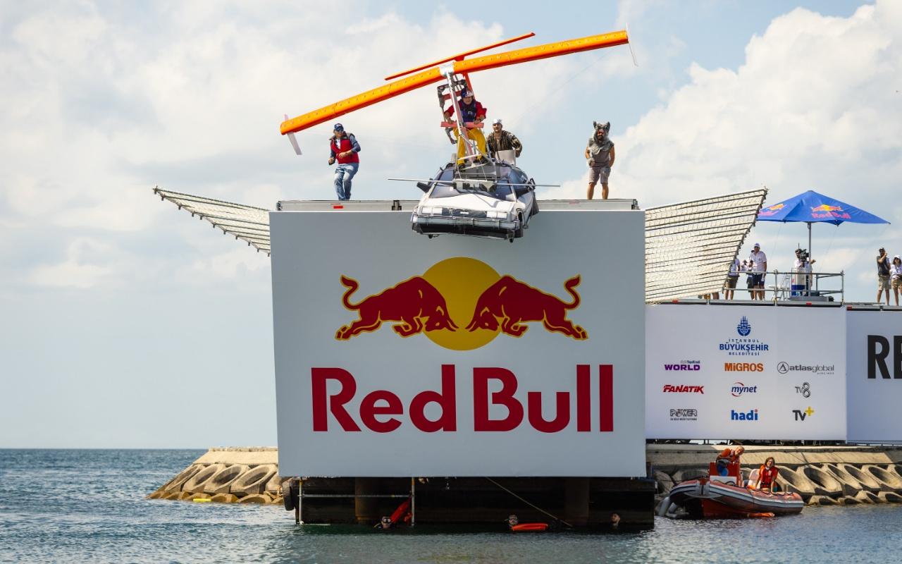 Red Bull Uçuş Günü'nde görsel şölen nefesleri kesti