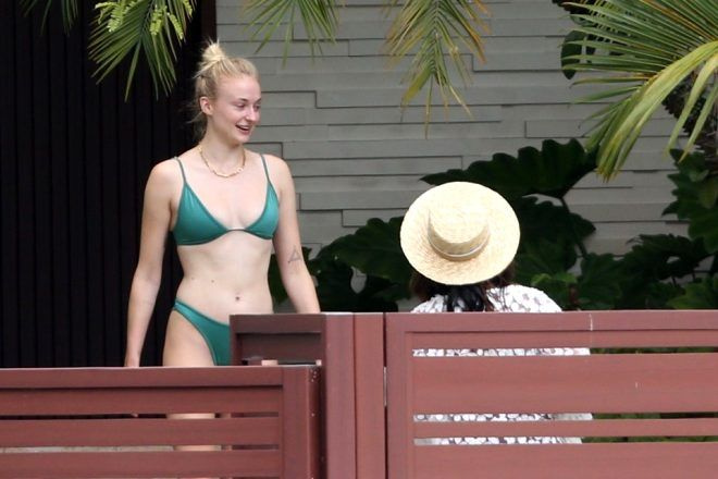 Game of Thrones'un genç yıldızı Sophie Turner eşiyle Miami tatilinde! Joe Jonas ile evlenmişti