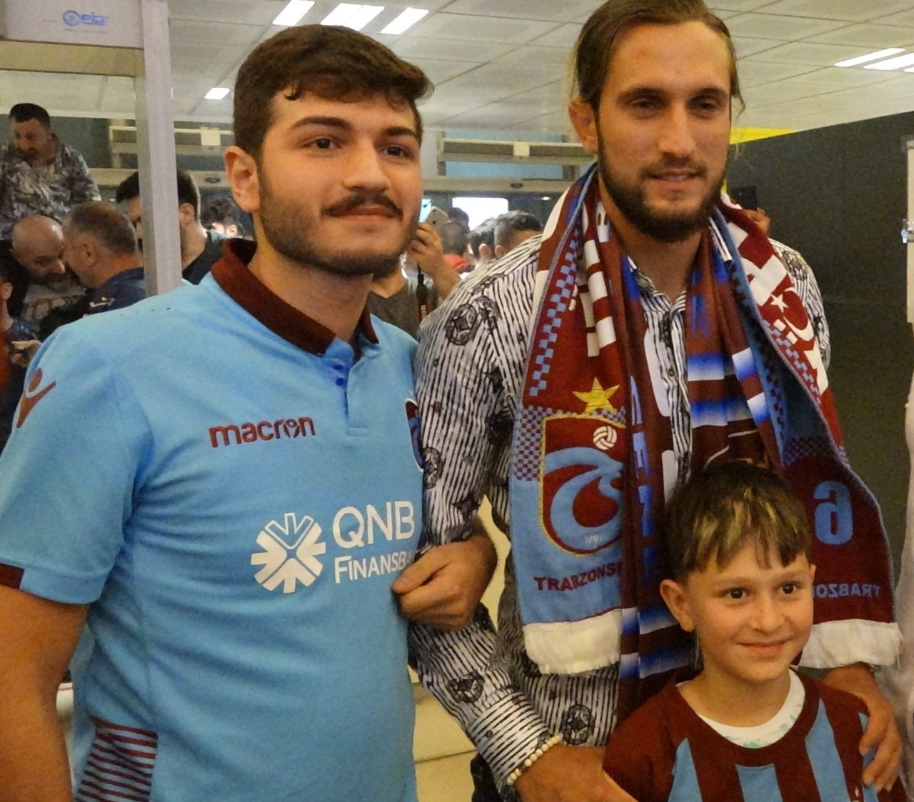 Yusuf Yazıcı Trabzonspor'a veda etti taraftarın son isteğini kırmadı