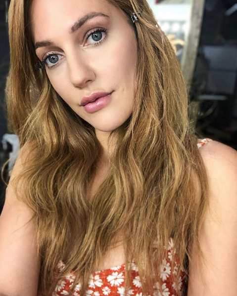 Meryem Uzerli ev halini paylaştı! Seksi güzel sosyal medyayı salladı