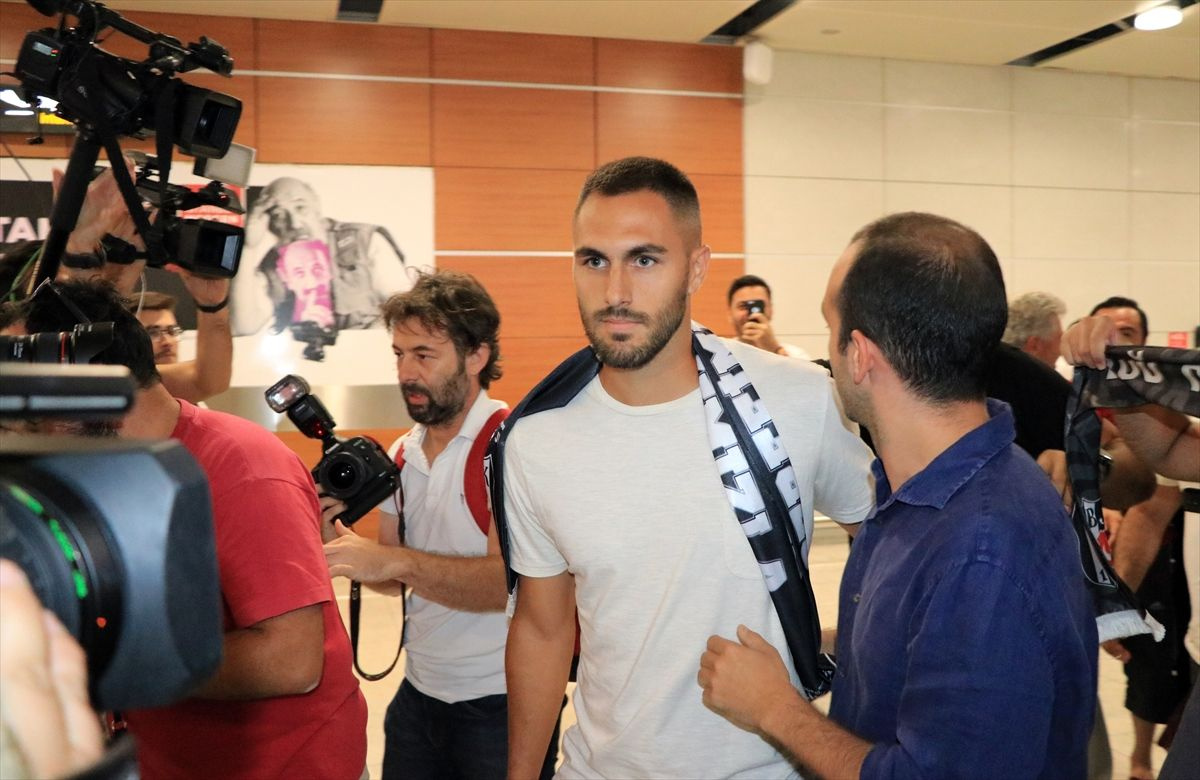 Beşiktaş takımının yeni transferi Victor Ruiz İstanbul'a böyle geldi