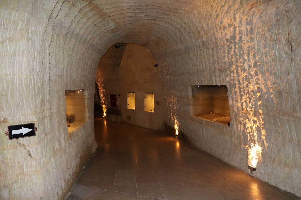 Türkiye'nin tek yeraltı müzesinde 7 bin yıllık heykelciklere yoğun ilgi