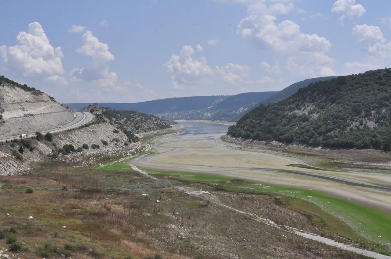 Porsuk Barajı'nda su miktarı kritik seviyelere düştü peki şimdi ne olacak?