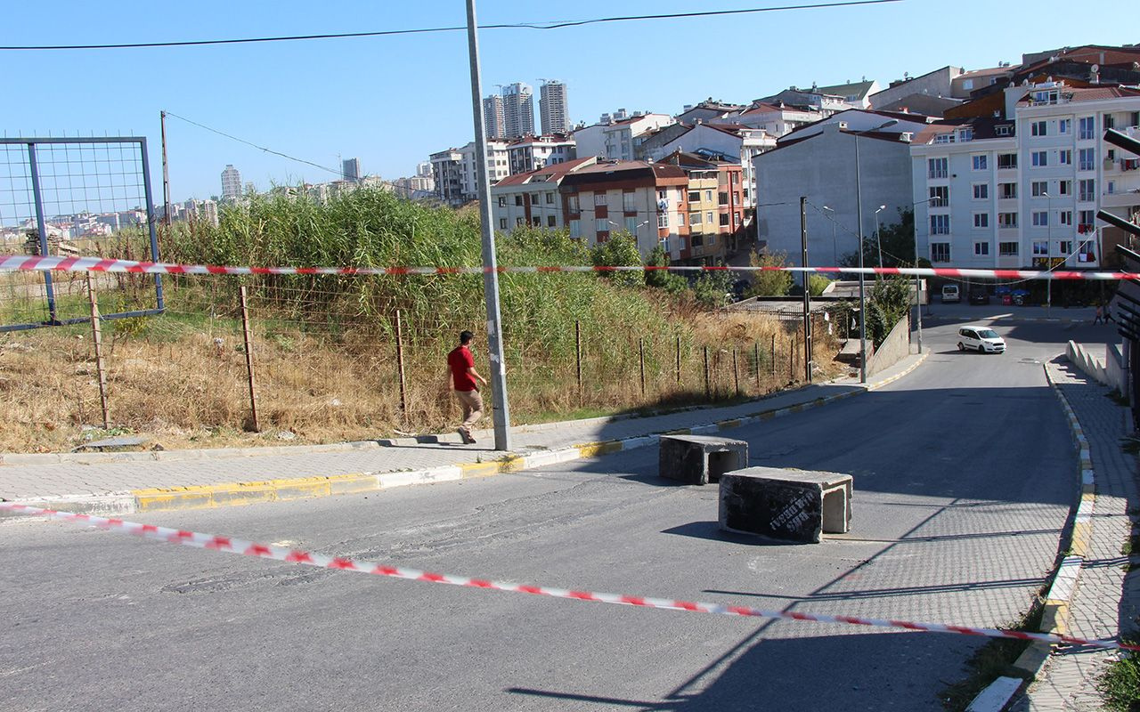 İstanbul Esenyurt'taki yolu arsasından geçtiği gerekçesiyle kapattı