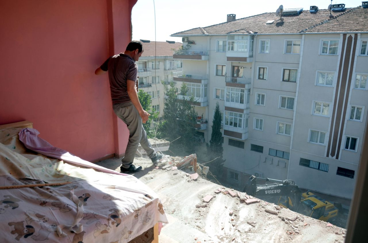İstanbul Avcılar'da duvarsız yaşadıklarını böyle öğrendiler