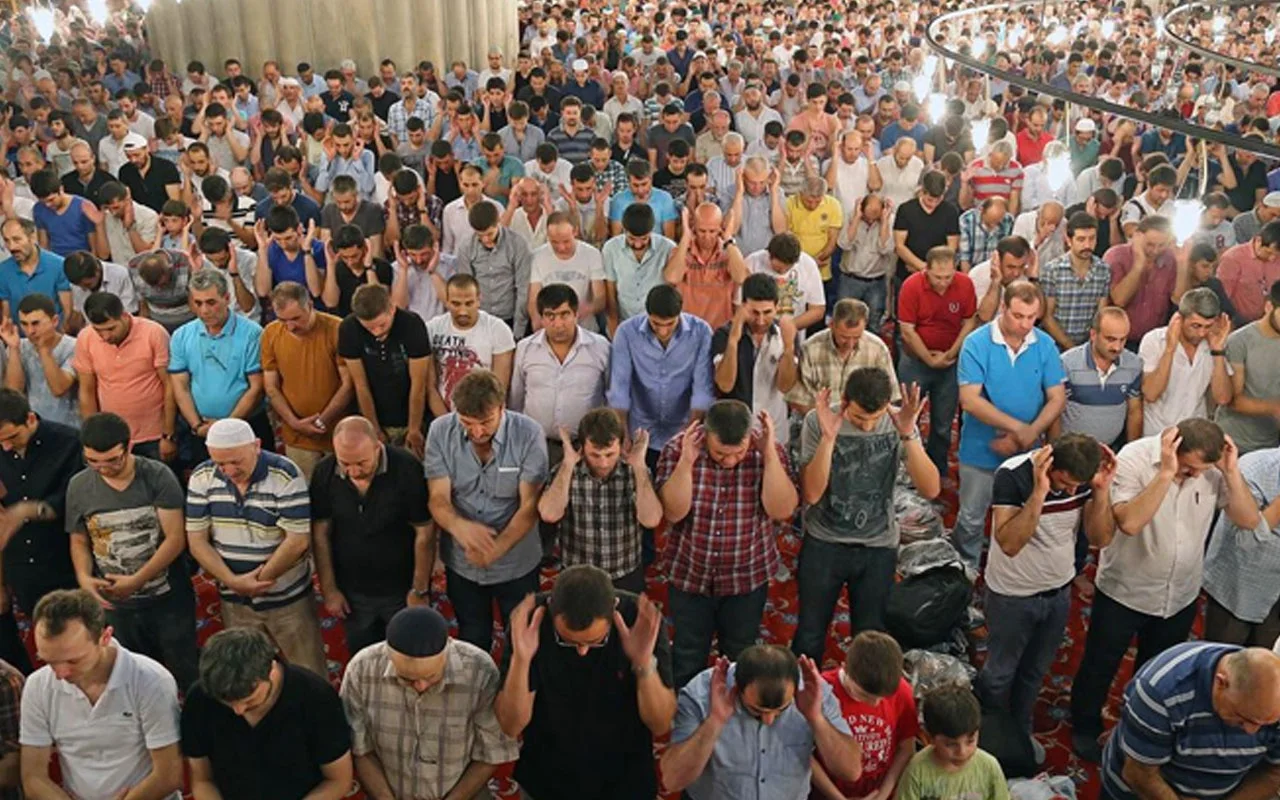 Bayram Namazi Ankara Da Kacta Kilinacak Ankara Bayram Namazi Saati Internet Haber