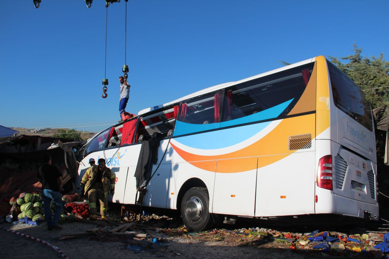 Büyükçekmece'de Havaist otobüsü kazası! Ortalık savaş alanına döndü THY kabin görevlisi öldü
