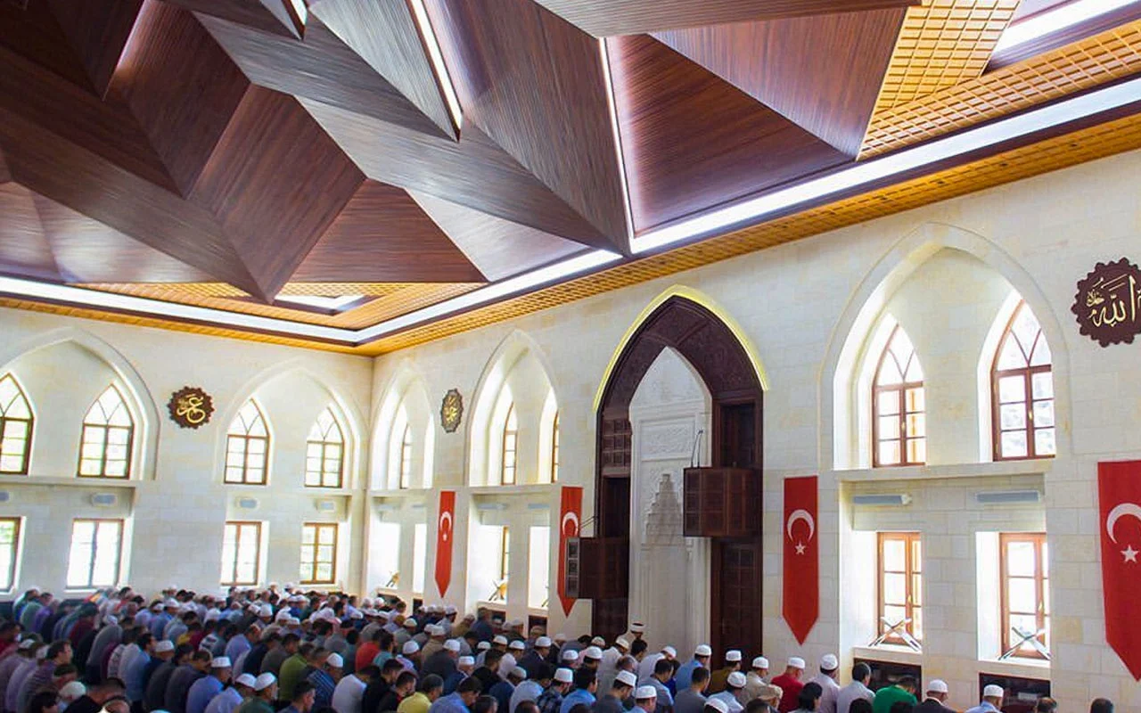 Bayram Namazi Afyon Da Kacta Kilinacak Afyon Bayram Namazi Saati Internet Haber