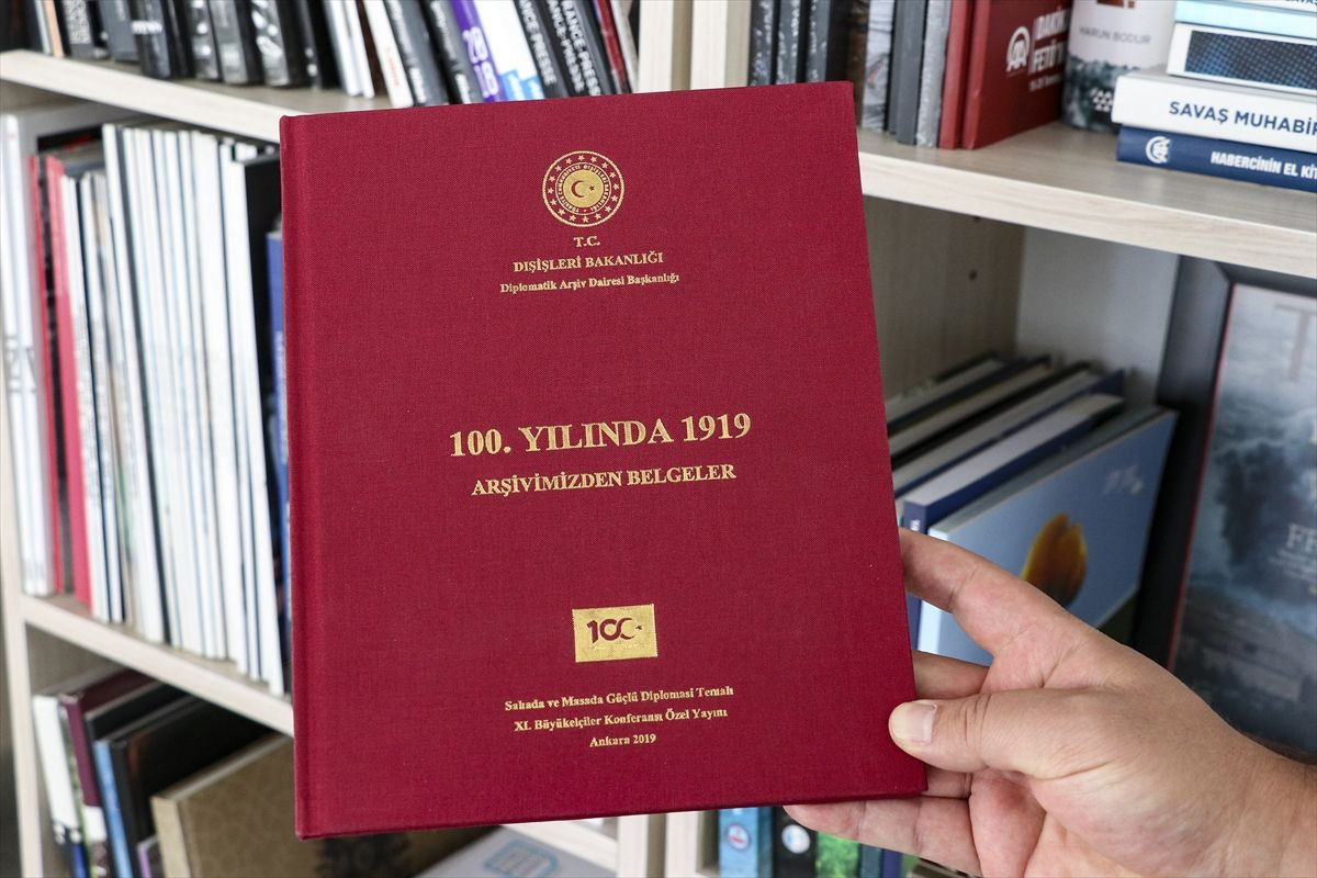 Dışişleri Bakanlığı ilk kez yayınladı! Atatürk'ün latin harfleri ile attığı ilk imzası bulunuyor