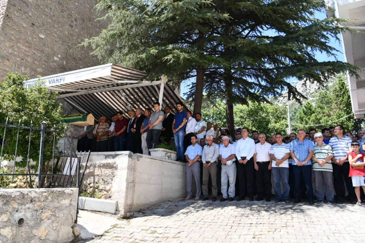 Sütçüler Belediye Başkanı Mustafa Üstün son yolculuğuna uğurlandı