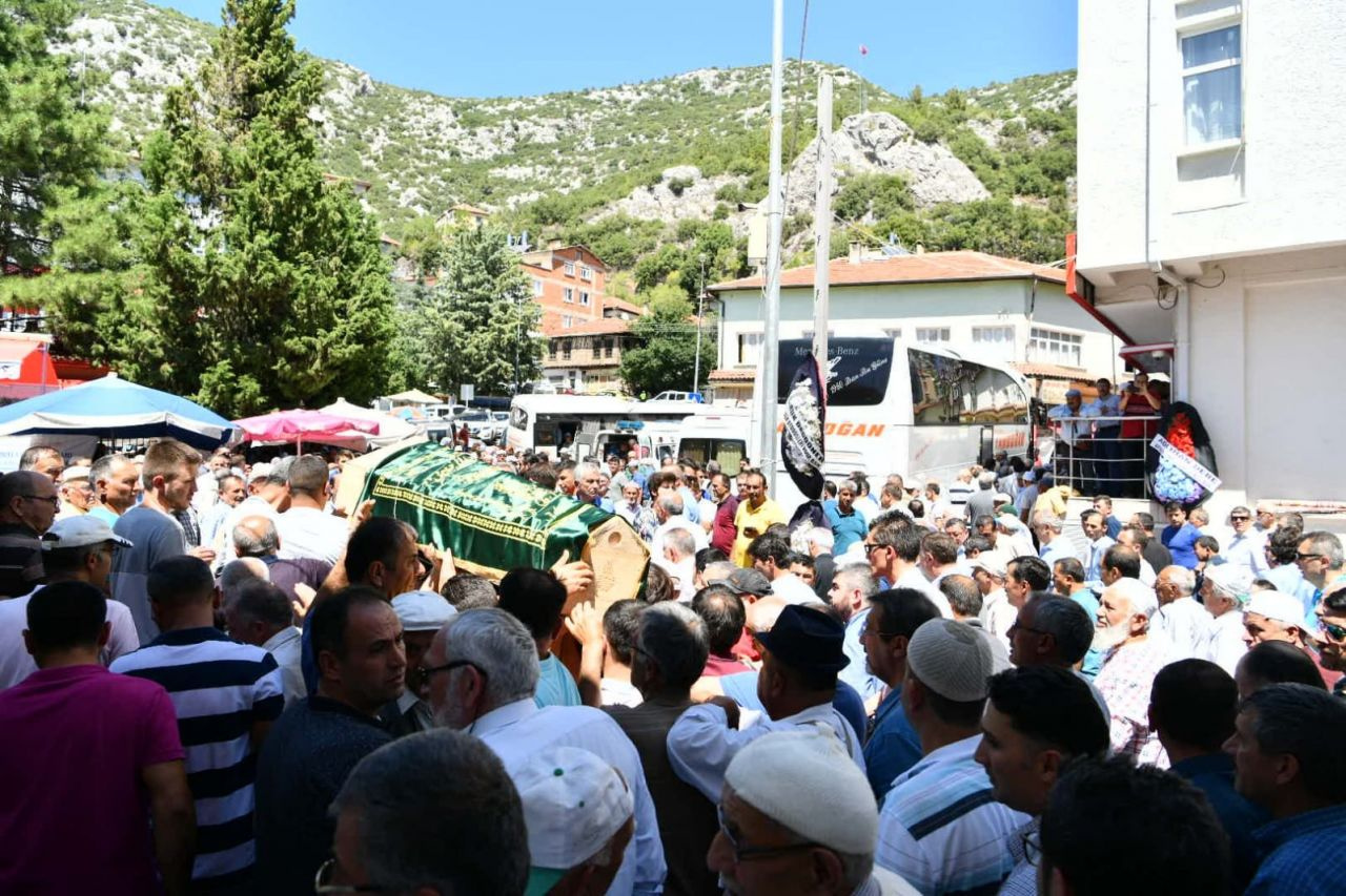 Sütçüler Belediye Başkanı Mustafa Üstün son yolculuğuna uğurlandı