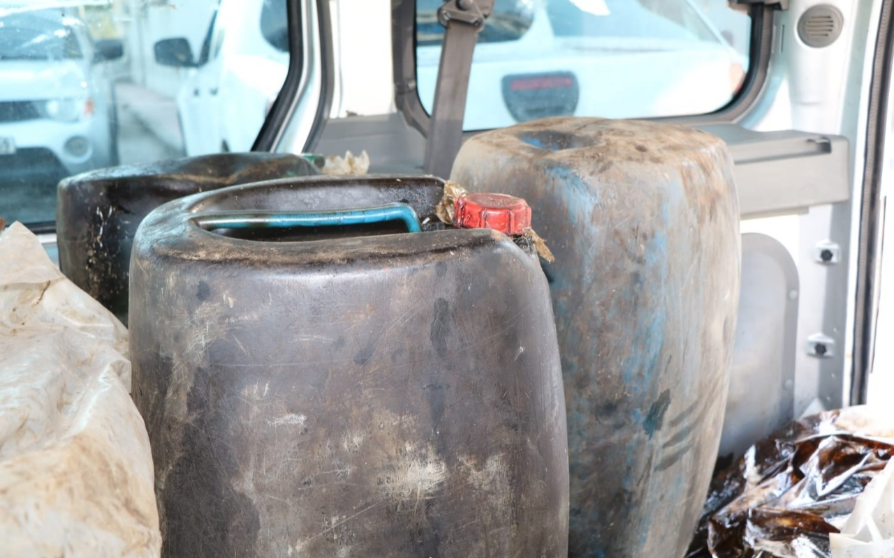 Uyanık hırsız! Diyarbakır'da kuyudan ham petrol çalarken yakalandı