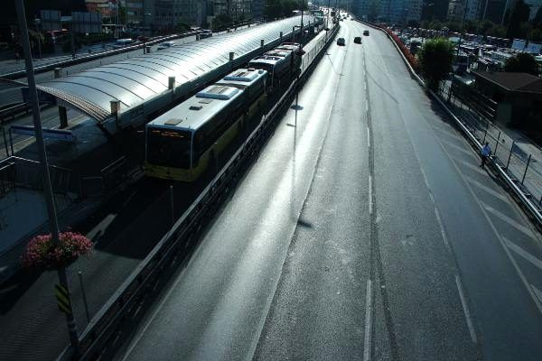 İstanbullular şehri terk etti! Trafik yoğunluğu yüzde 8'e düştü