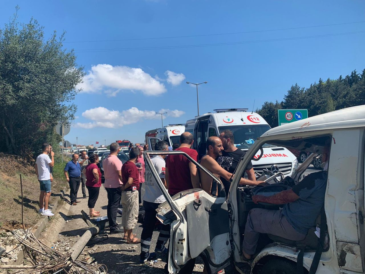 İstanbul Ümraniye TEM otoyolunda trafik kazası 3 yaralı