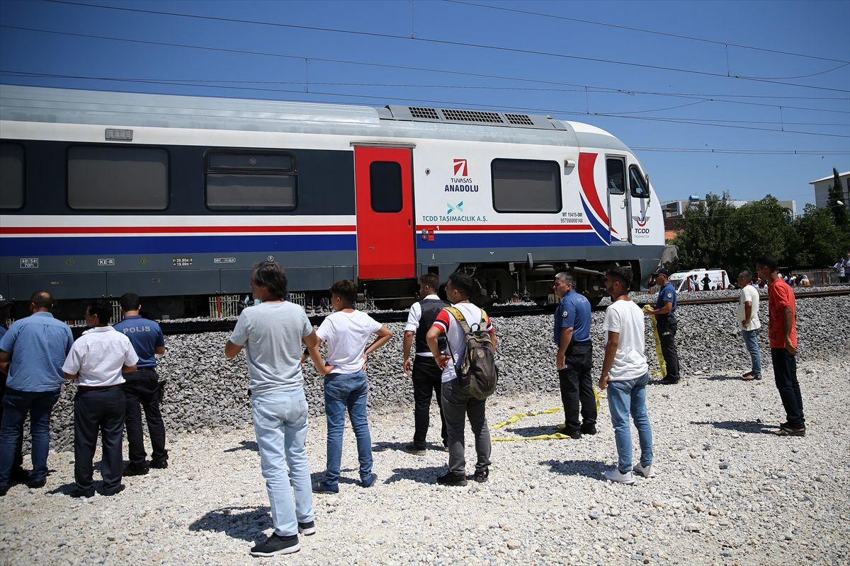 Adana'da 4 yaşındaki çocuk trenin altında can verdi korkunç kaza