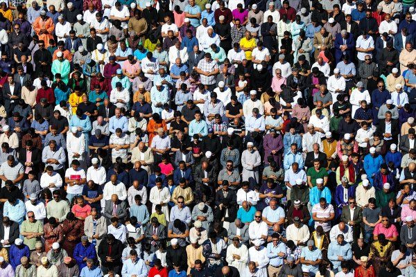 ABD'de binlerce Müslüman stadyumda bayram namazı kıldı