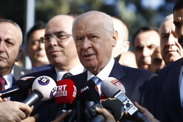 Devlet Bahçeli Türkeş'in kabrini ziyaret etti